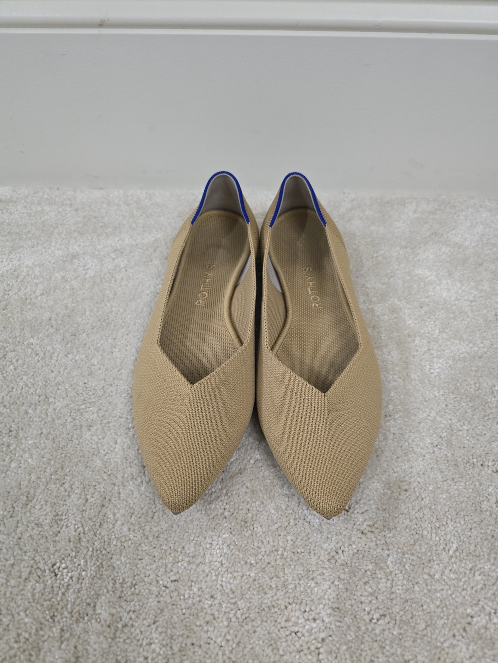 Rothy's Poppy Barley Tan Pointed Knit Flats with Blue Trim 8.5